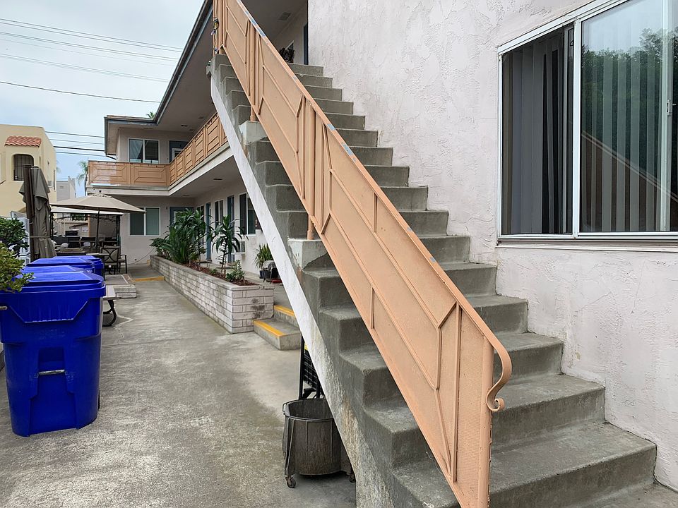 Front, Upstairs (at least 20 steps)

Tenant must be fit to climb up and down the stairs.