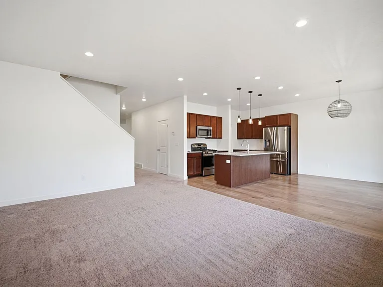 394 W Parkway Dr — Photo 6