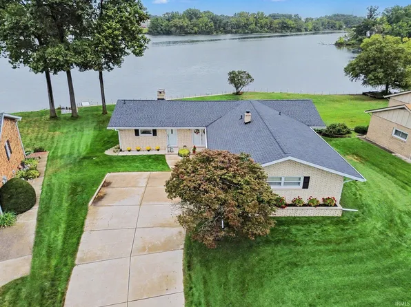 327 Manchester Dr, Mishawaka, IN 46544