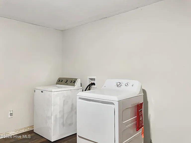 204 Cherokee Dr — Photo 16