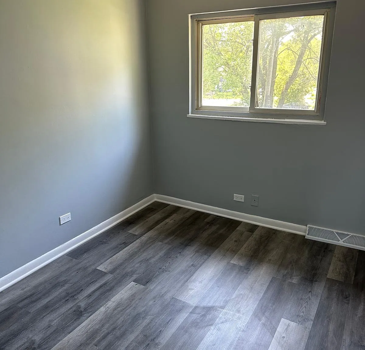 3 bed, 1200 sqft, $1,650 — Photo 2