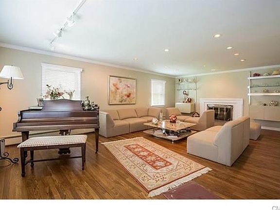 3rd image of 70 Dulan Dr