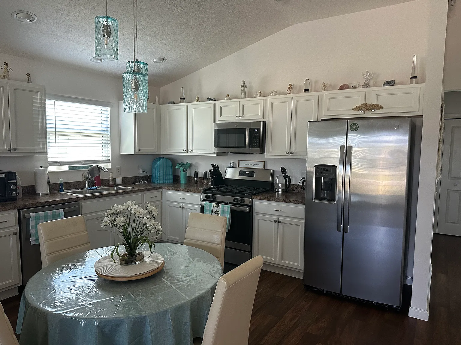 2 bed, 978 sqft, $2,100 — Photo 2
