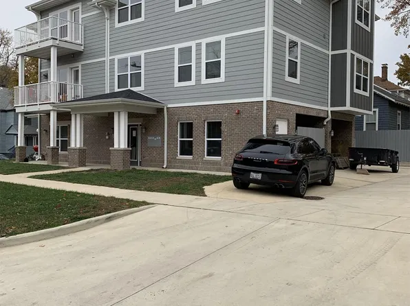 611 W Elm St APT 202, Urbana, IL 61801