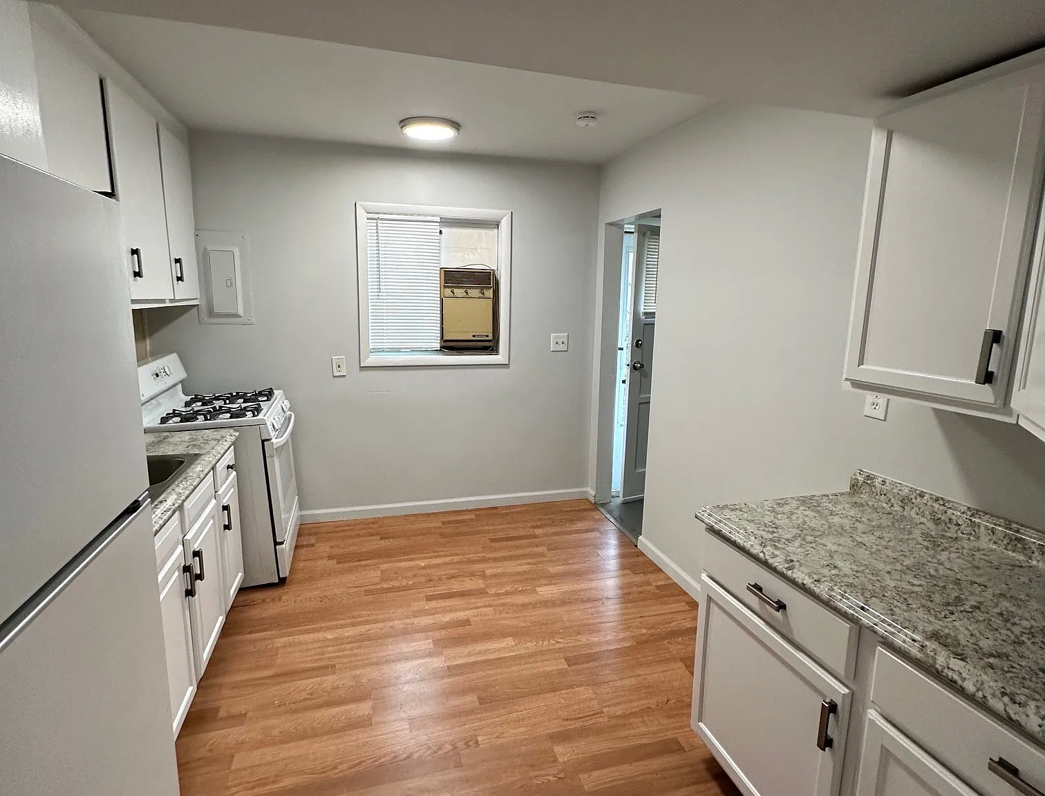 3 bed, 1202 sqft, $1,550 — Photo 4