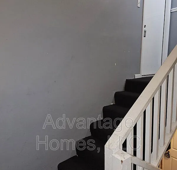 702 N 70th St — Photo 30