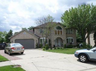 9105 Woodland Dr, Hickory Hills, IL 60457