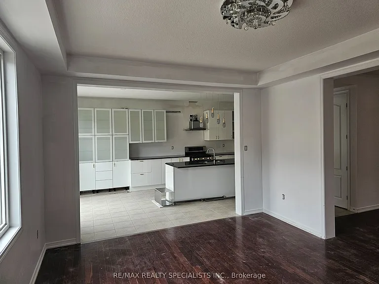 243 Seabrook Dr — Photo 4