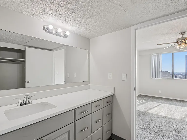 The Regency Apartments — Photo 120