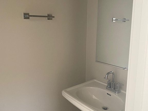 4th image of 2047 Carol Lee Ln