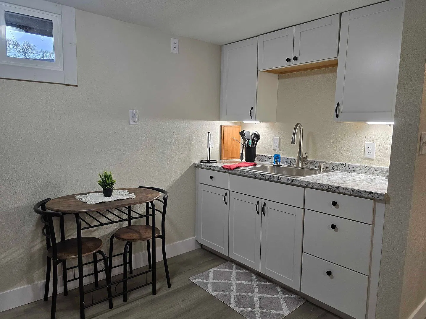 Near Downtown, Cheyenne Regional & F.E. Warren - Private Entry, Utilities Included — Photo 3