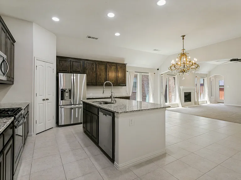 531 Catherine Ln — Photo 25