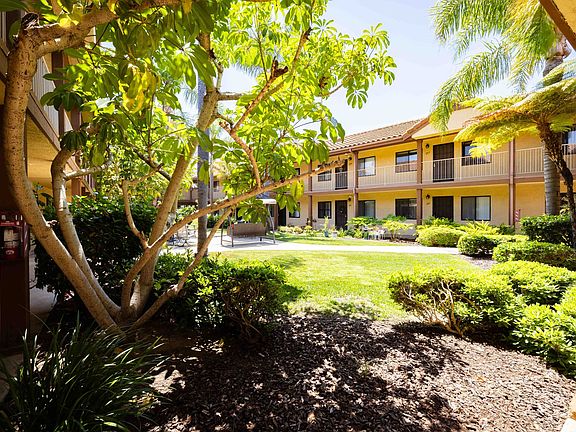 2nd image of 4906 La Cuenta Dr APT 222