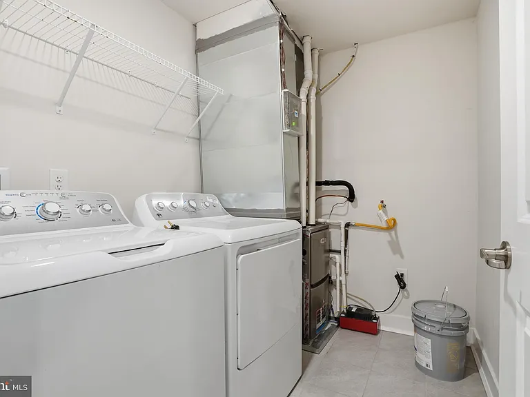 114 King St #B — Photo 13