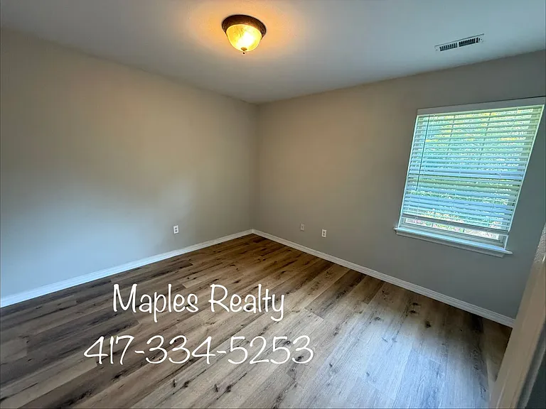 141 Scotch Pine Ct — Photo 8
