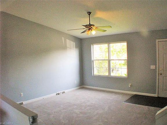 3rd image of 949 Westview Ct