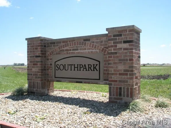 104 Grizzly Dr, Chatham, IL 62629