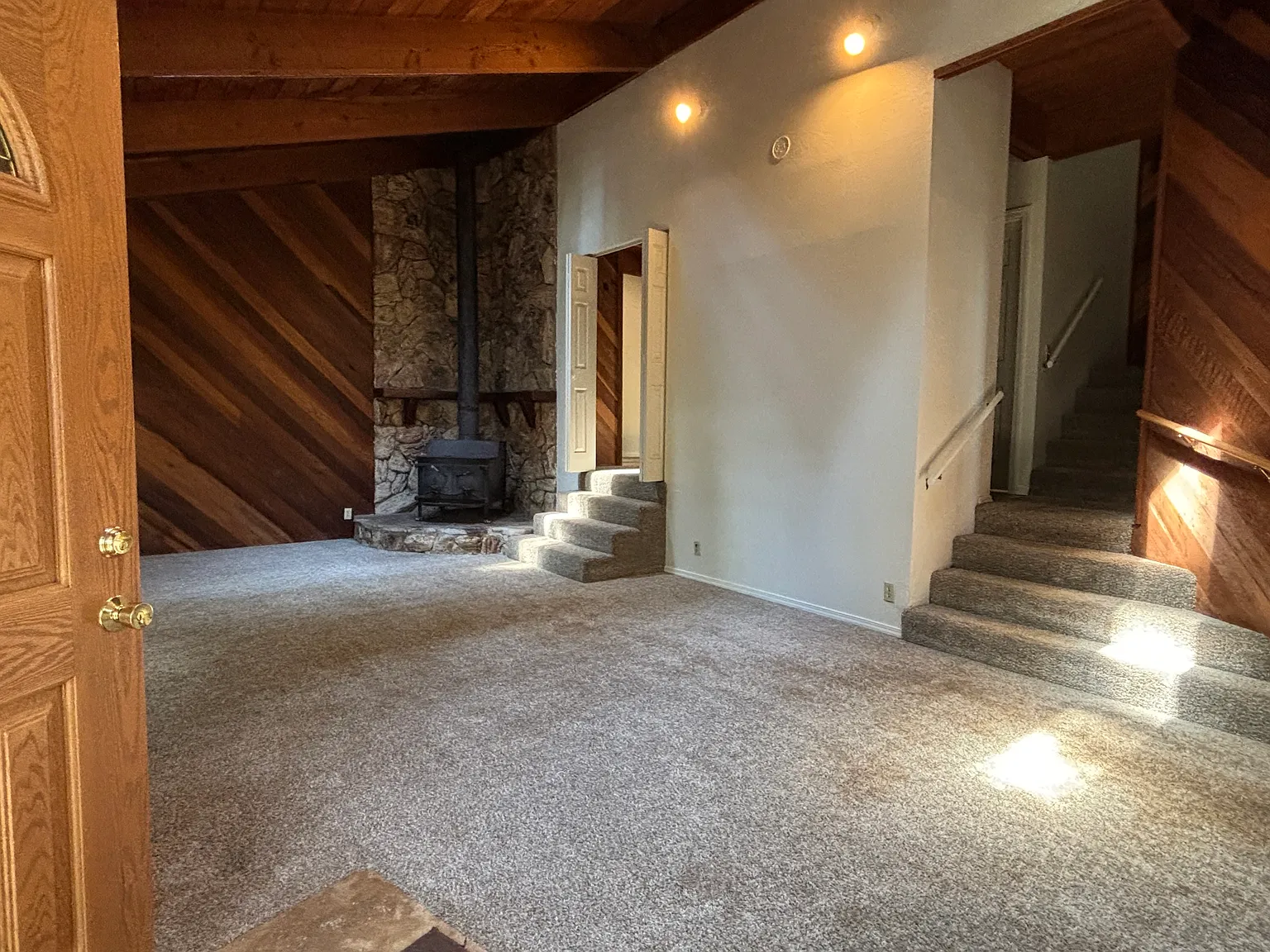 3 bed, 1.5 bath, $2,400 — Photo 2