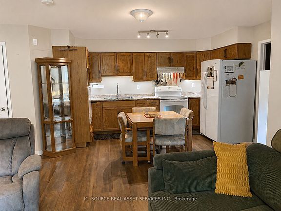 4th image of 850 Alpha St #101