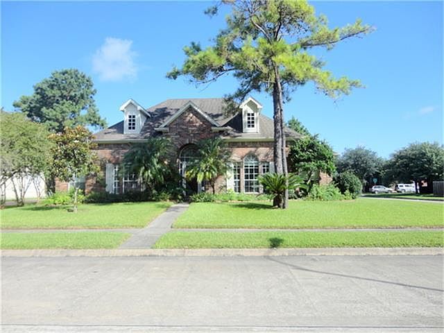 1st image of 2702 Evergreen Dr