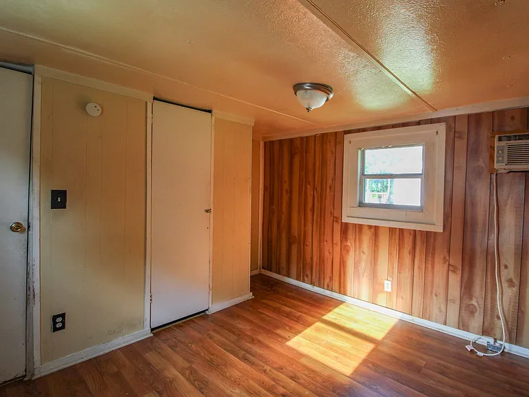 10 Simpson Rd — Photo 9