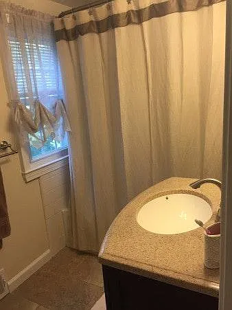 Full bathroom - upstairs