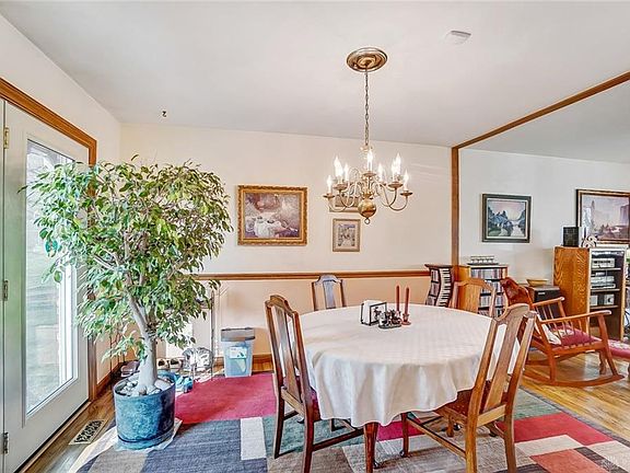 4th image of 220 Orchard Hill Dr
