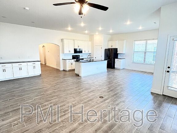 5th image of 2060 Periwinkle Pl