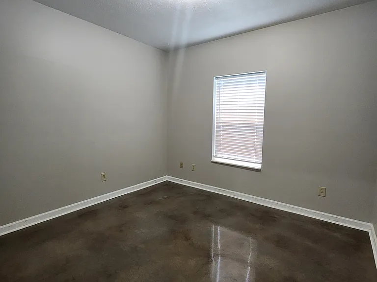 978 N Franklin Ave — Photo 21