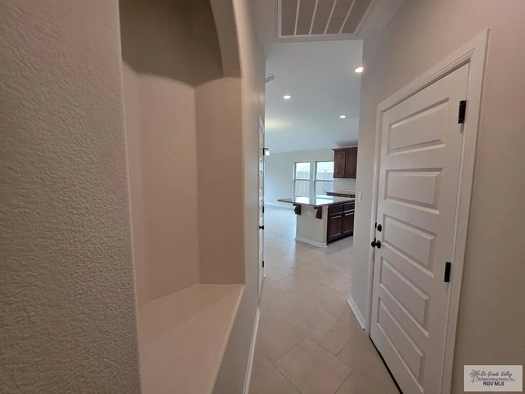 3 bed, 2.0 bath, 1475 sqft, $2,000 — Photo 4