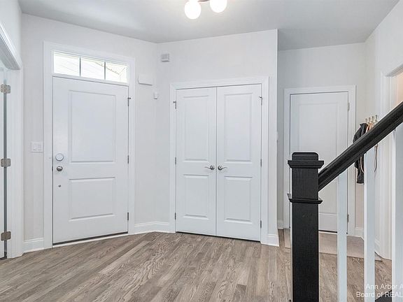 5th image of 3074 N Spurway Dr