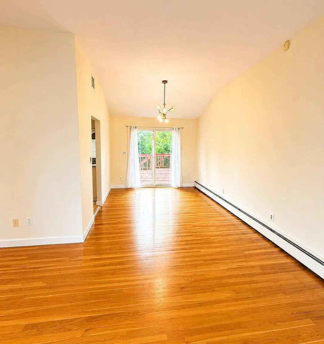 4 bed, 2.0 bath, 1793 sqft, $5,200 — Photo 4