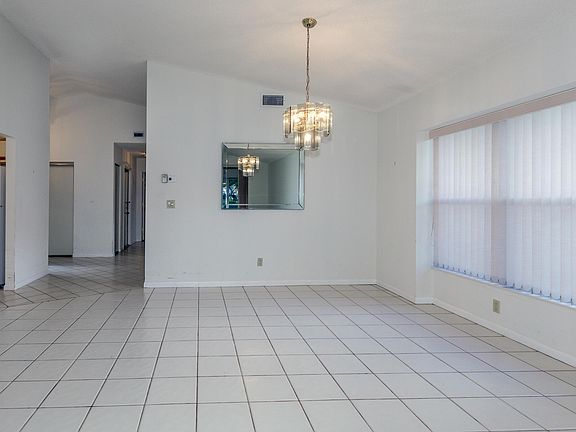 3rd image of 4856 Boxwood Cir