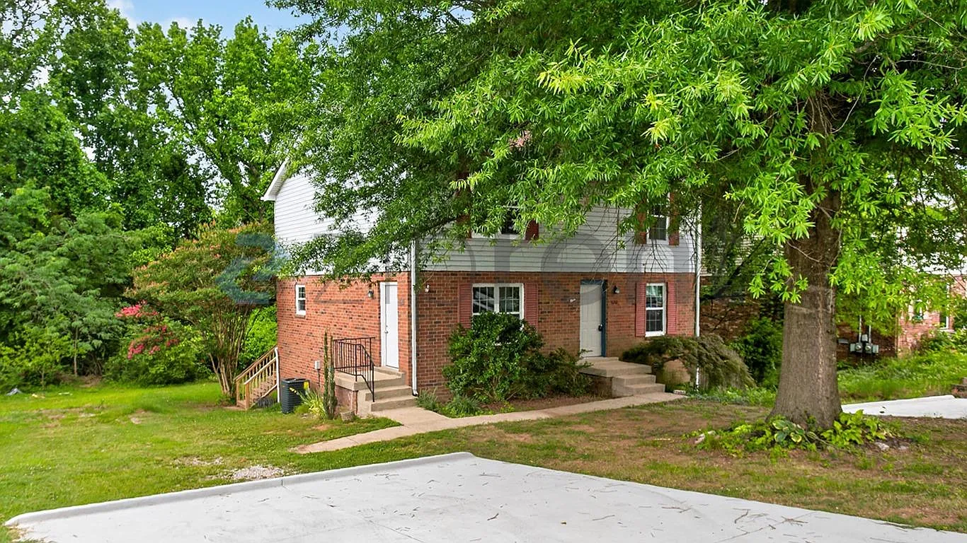 2 bed, 1.5 bath, 1020 sqft, $1,450 — Photo 2