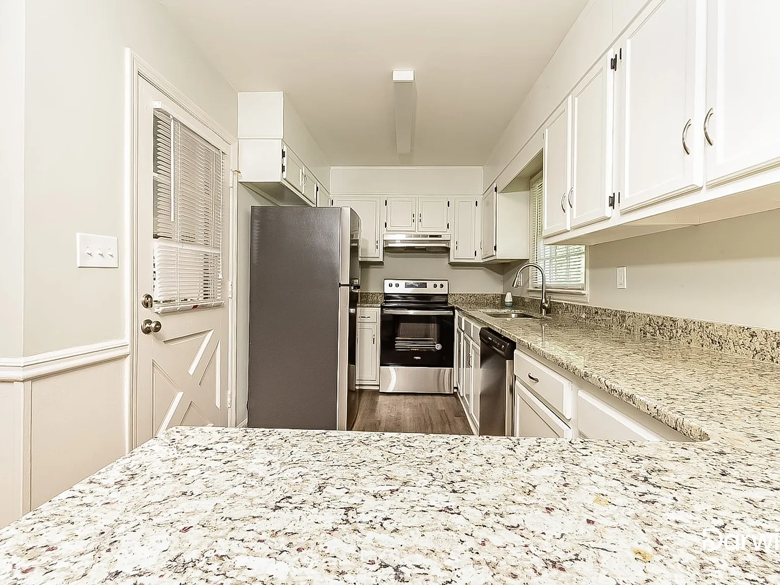 3 bed, 2.0 bath, 1272 sqft, $1,965 — Photo 2