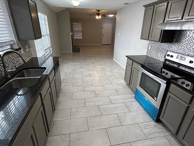 2315 Summit Ln — Photo 5