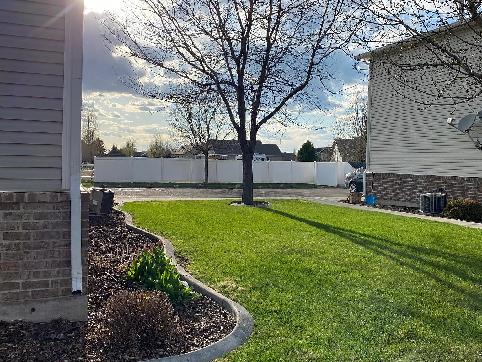 3 bed, 1.5 bath, 1300 sqft, $1,800 — Photo 4