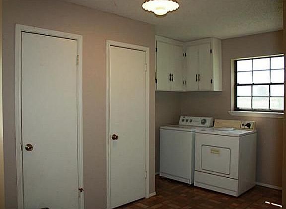 4th image of 132 W Greenland St