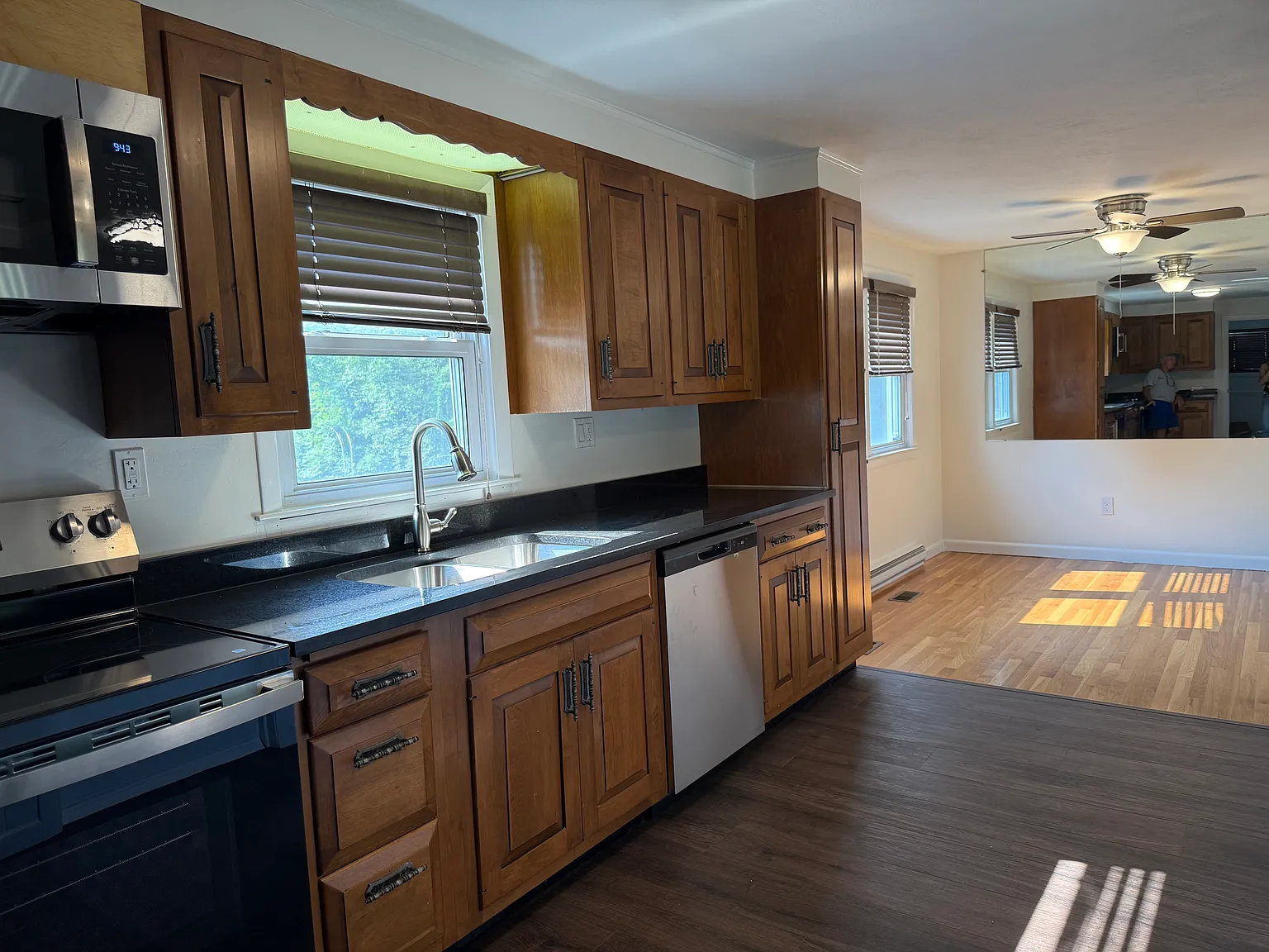 3 bed, 1392 sqft, $3,500 — Photo 4