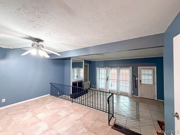 3rd image of 2076 Rexford Rd