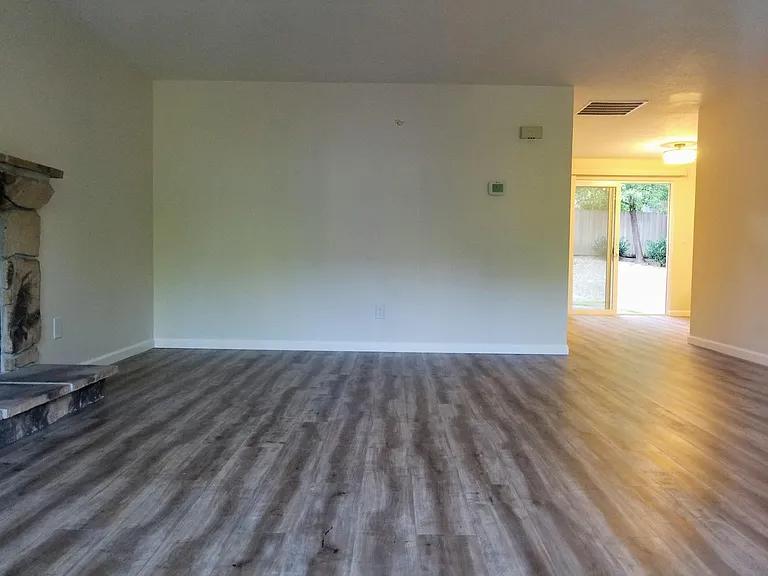 4625 SW Buddington St — Photo 7