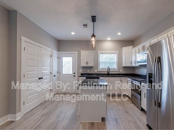 5th image of 823 Charlotte St