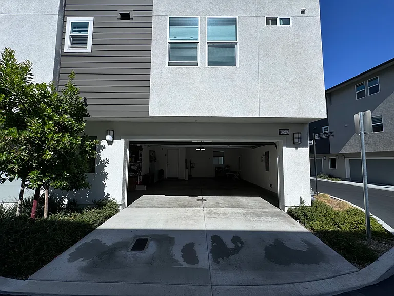 Garage Entrance, Corner unit