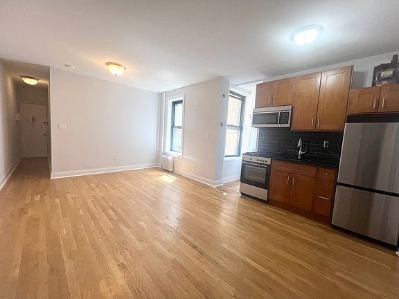 3rd image of 264 6th Ave APT 19