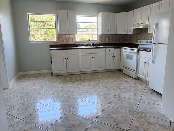 4th image of 2412 E 99th Ave