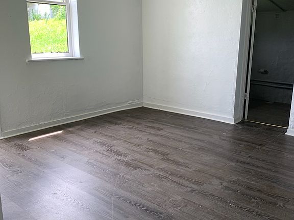 two bedrooms/one bath house in Charleroi