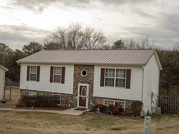 2nd image of 732 Crab Apple Ln SE