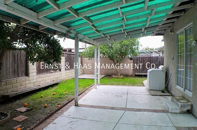 8275 California St — Photo 16