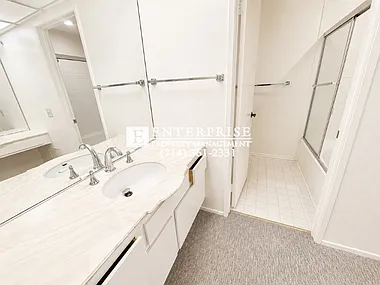 3 bed, 2.5 bath, 1928 sqft, $4,300 — Photo 3