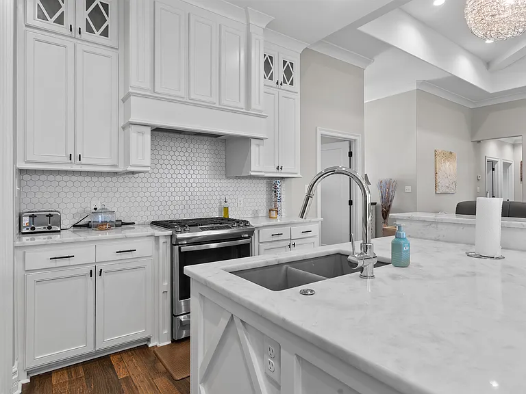 301 Rosedown Ln — Photo 6